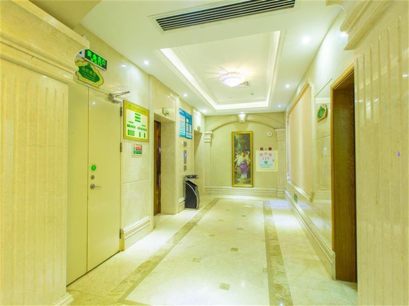 Vienna Hotel Zhanjiang Coast Avenue Экстерьер фото