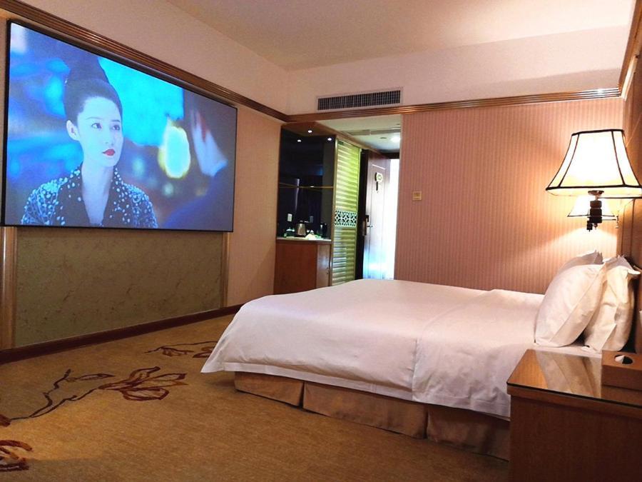 Vienna Hotel Zhanjiang Coast Avenue Экстерьер фото