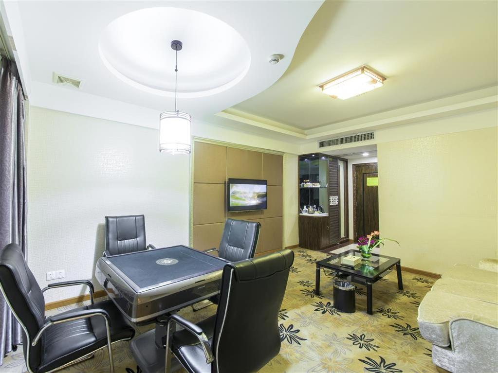 Vienna Hotel Zhanjiang Coast Avenue Экстерьер фото