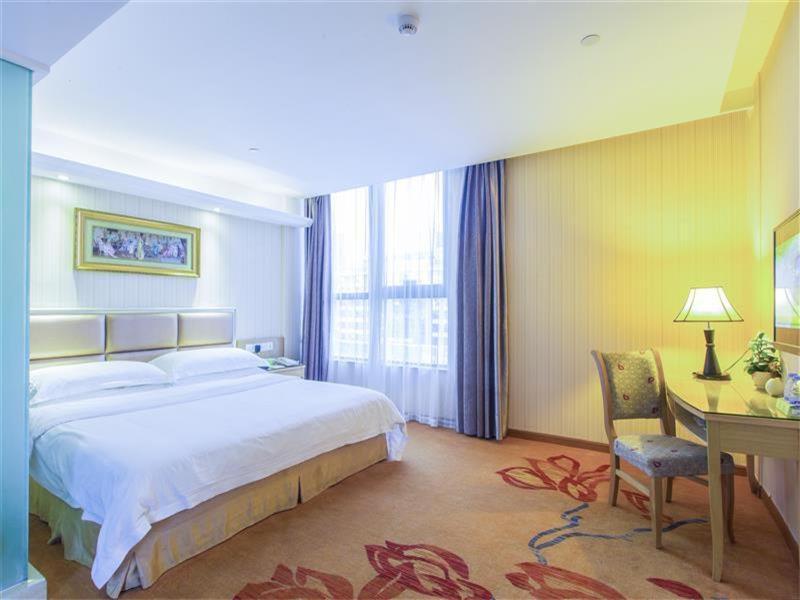 Vienna Hotel Zhanjiang Coast Avenue Экстерьер фото
