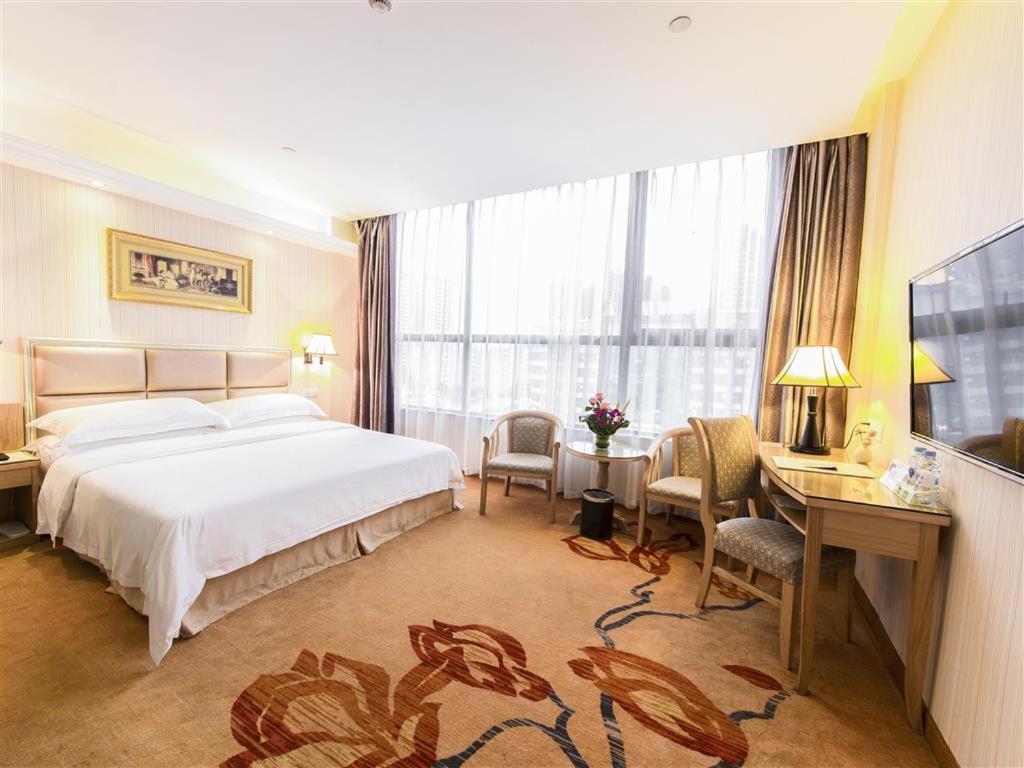 Vienna Hotel Zhanjiang Coast Avenue Экстерьер фото