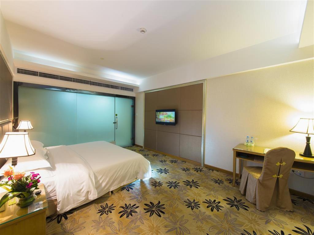 Vienna Hotel Zhanjiang Coast Avenue Экстерьер фото
